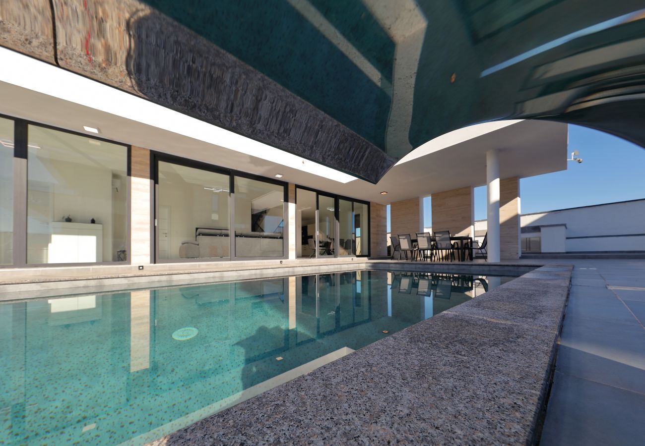 Villa in Zemunik Gornji - Astur, Moderne Villa mit Pool & Grillstation