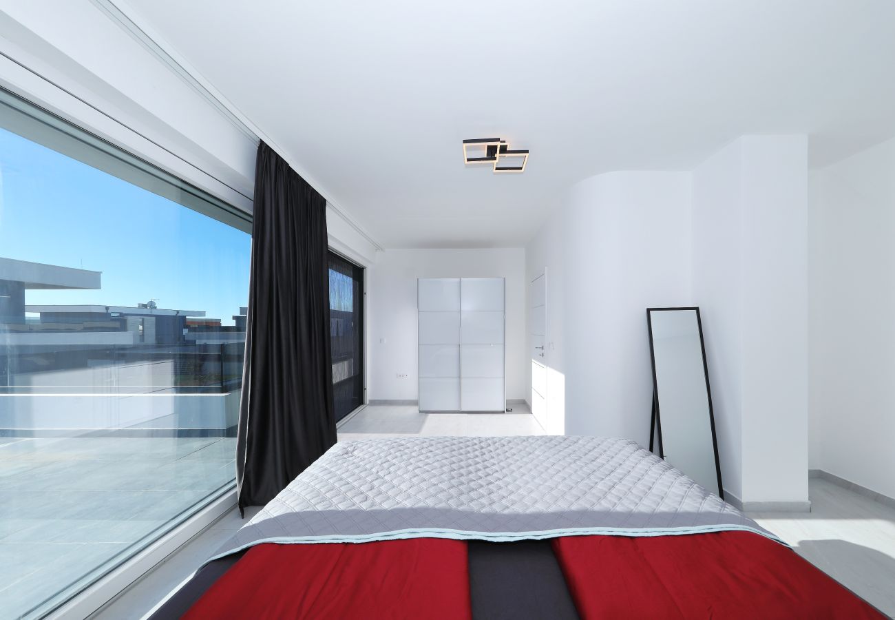 Villa in Zemunik Gornji - Astur, Moderne Villa mit Pool & Grillstation