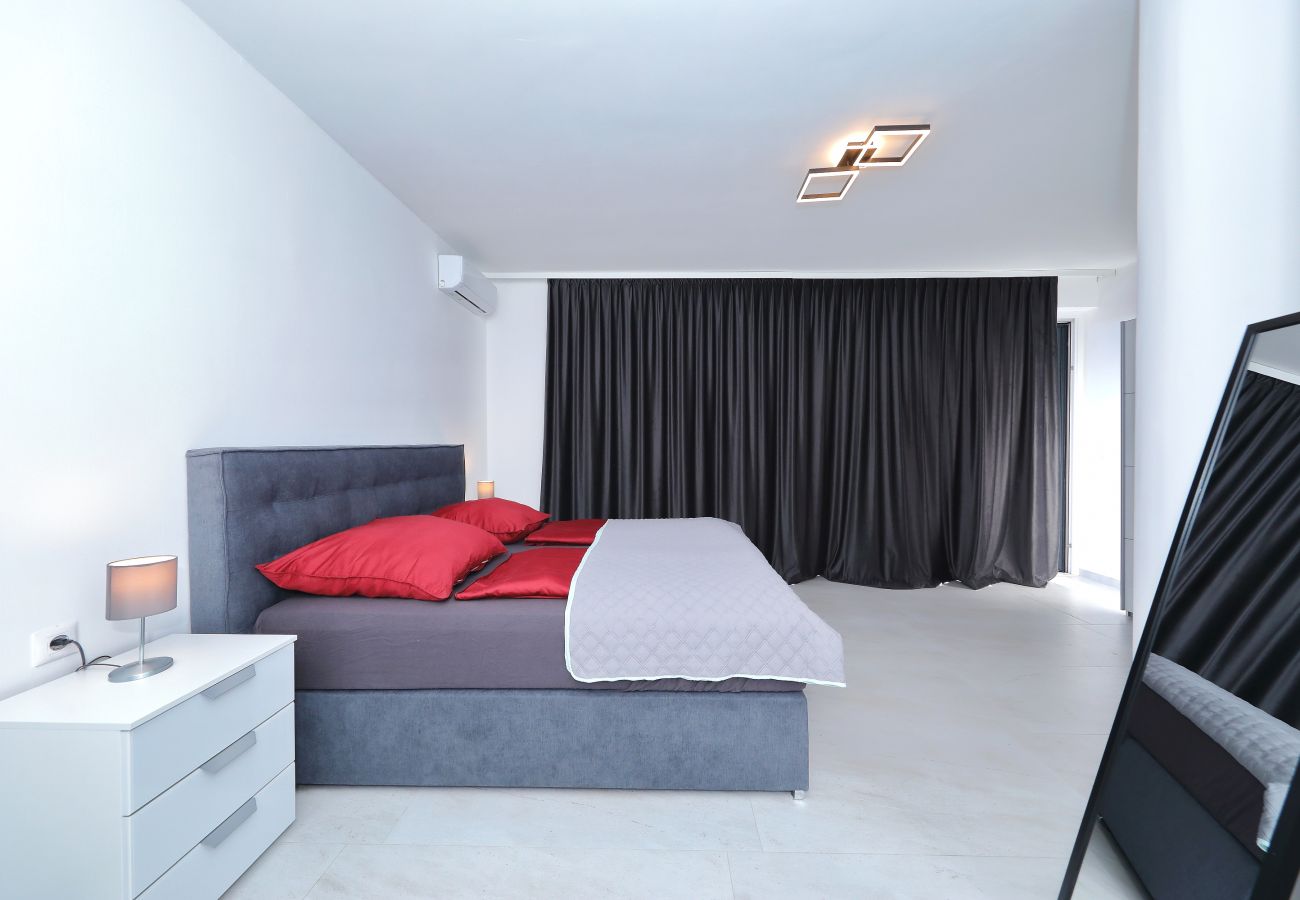 Villa in Zemunik Gornji - Astur, Moderne Villa mit Pool & Grillstation