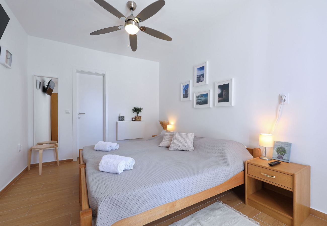 Rent by room in Starigrad - Hibis No. 3