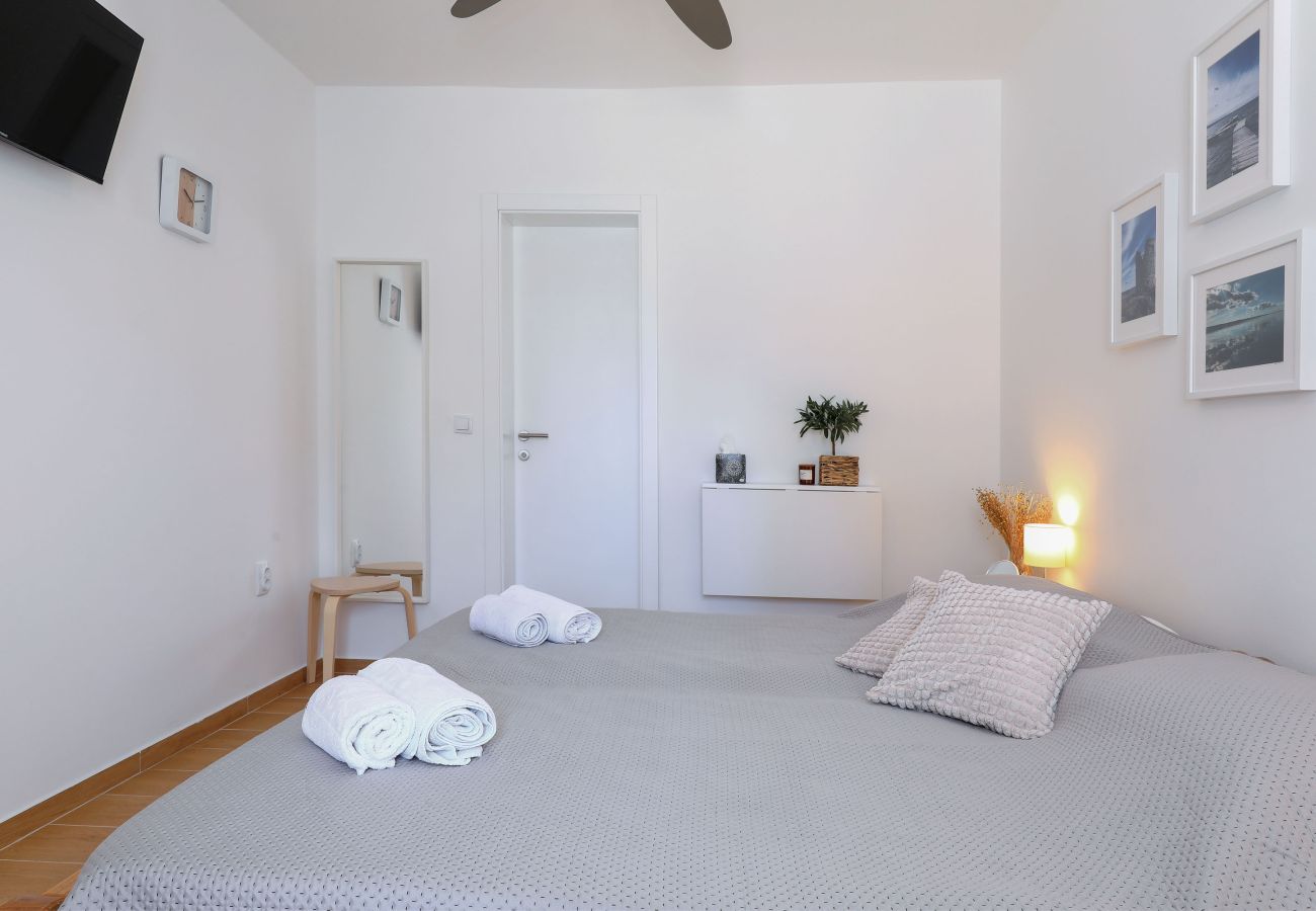 Rent by room in Starigrad - Hibis No. 3