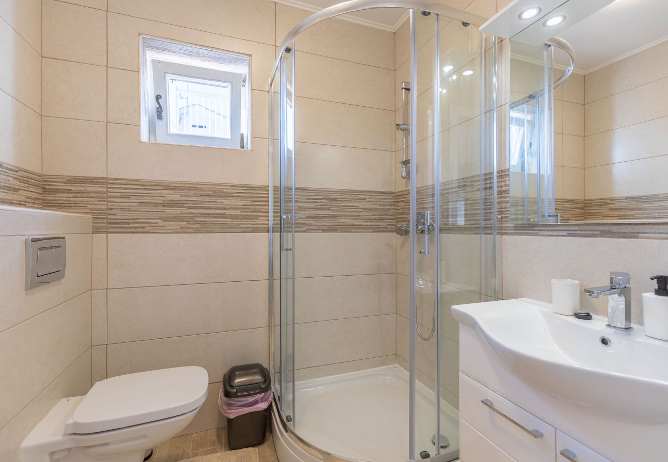 Apartment in Maslenica - Sidro, Schöne Ferienwohnung mit Meerblick,