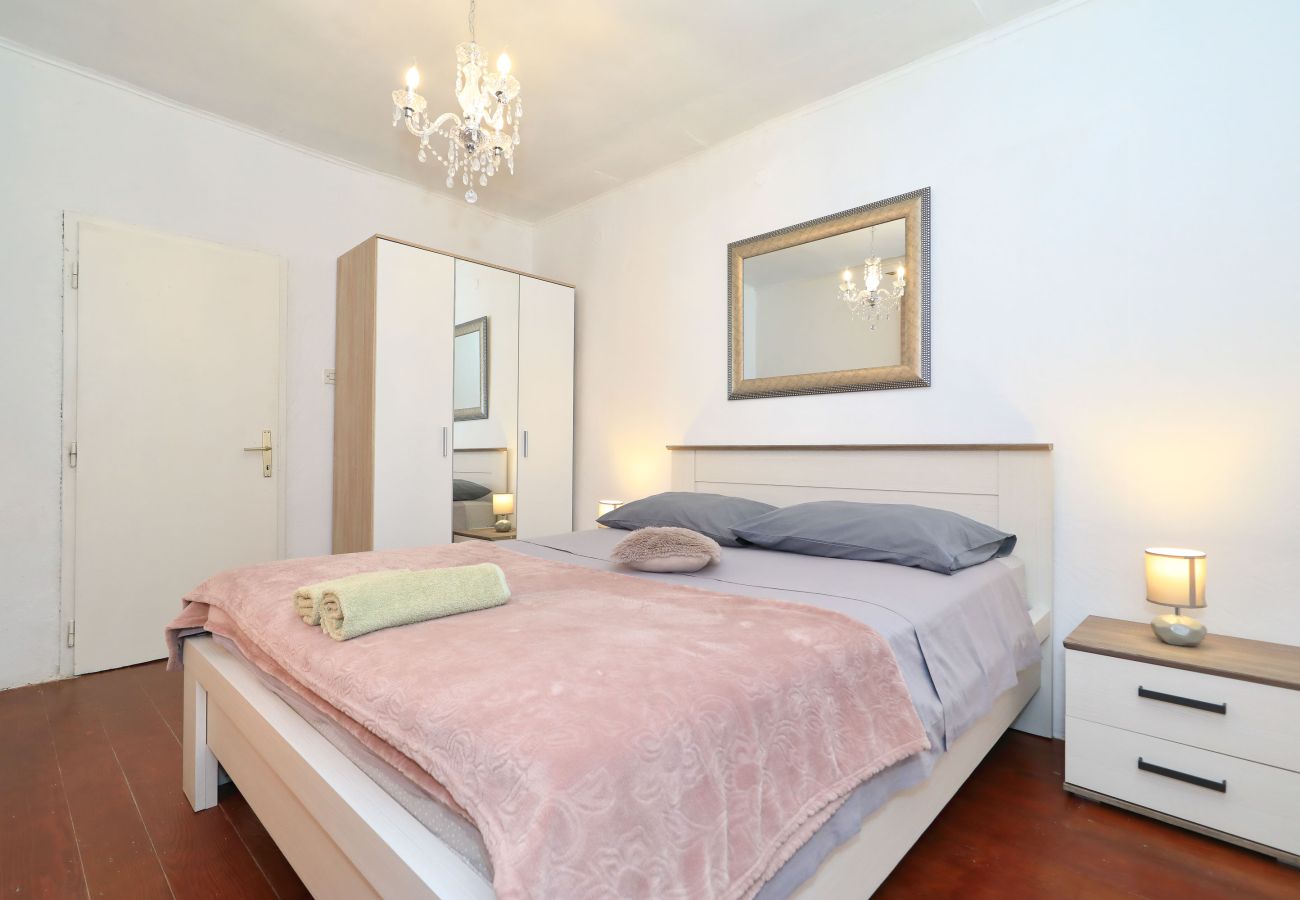 House in Ražanac - Rudic, Ferienhaus mit großem Garten, Meer &