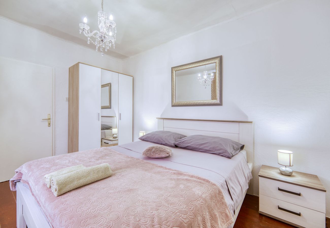 House in Ražanac - Rudic, Ferienhaus mit großem Garten, Meer &