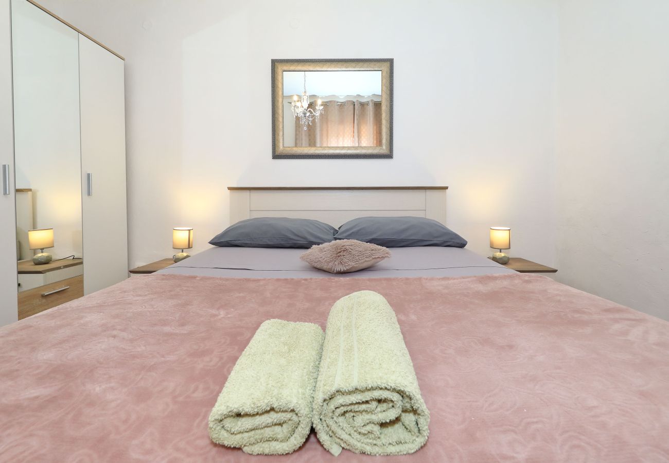 House in Ražanac - Rudic, Ferienhaus mit großem Garten, Meer &