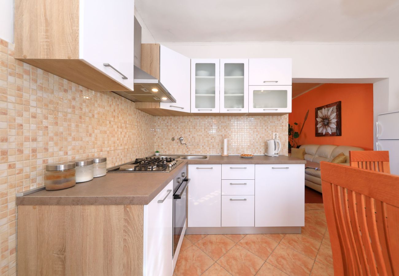 House in Ražanac - Rudic, Ferienhaus mit großem Garten, Meer &