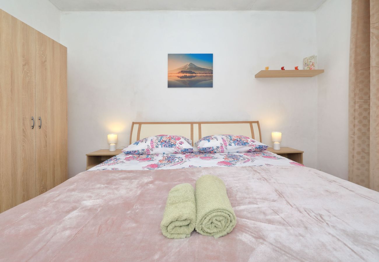 House in Ražanac - Rudic, Ferienhaus mit großem Garten, Meer &