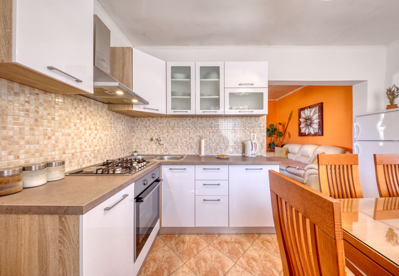 House in Ražanac - Rudic, Ferienhaus mit großem Garten, Meer &