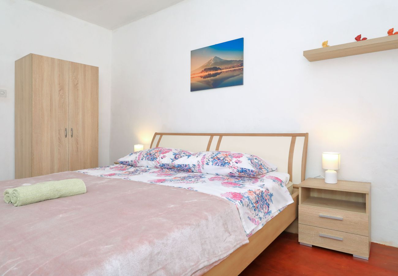 House in Ražanac - Rudic, Ferienhaus mit großem Garten, Meer &