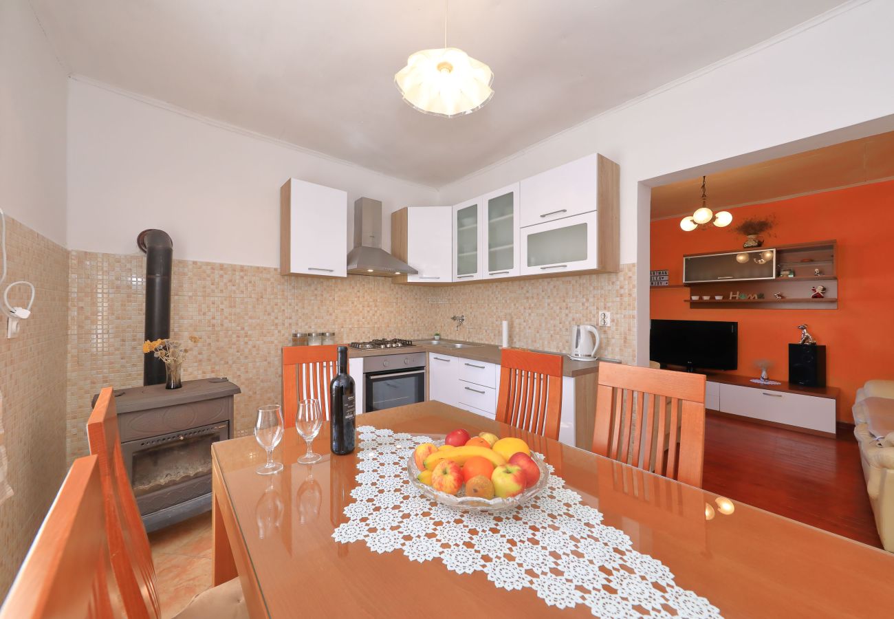 House in Ražanac - Rudic, Ferienhaus mit großem Garten, Meer &