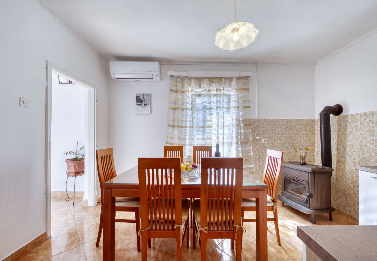 House in Ražanac - Rudic, Ferienhaus mit großem Garten, Meer &