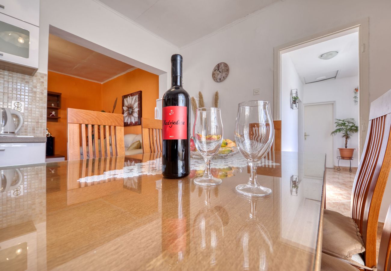 House in Ražanac - Rudic, Ferienhaus mit großem Garten, Meer &