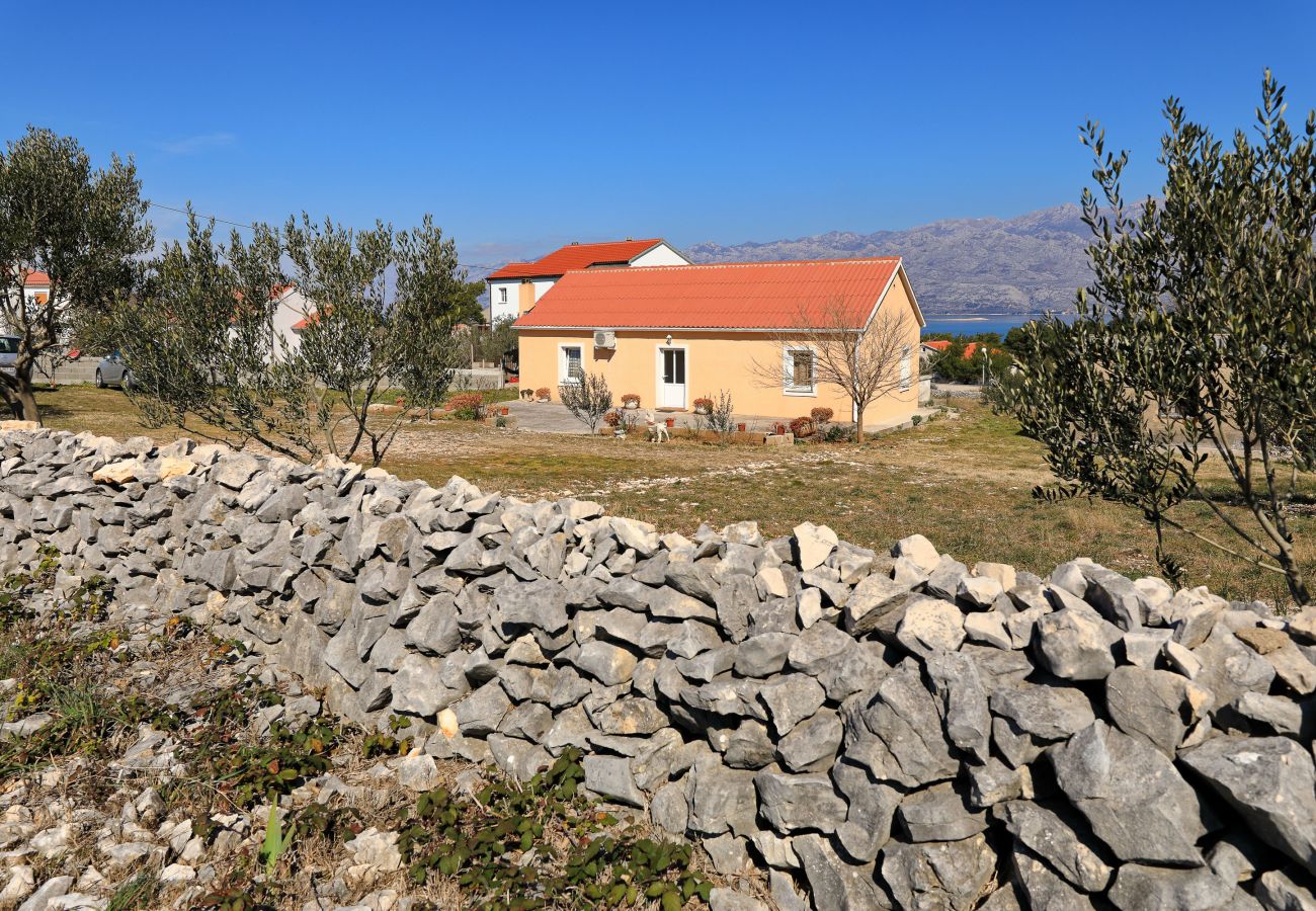House in Ražanac - Rudic, Ferienhaus mit großem Garten, Meer &