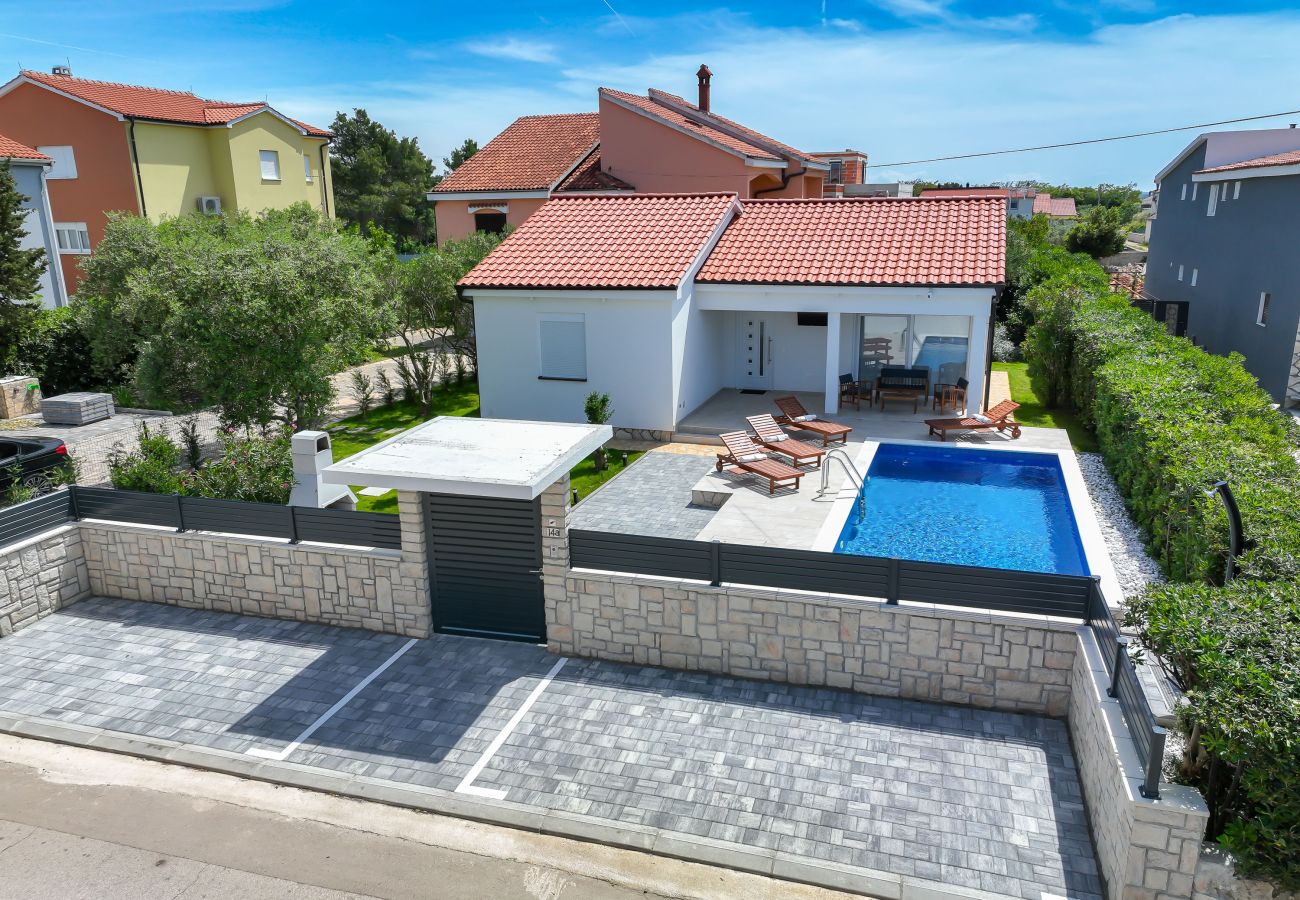 House in Vir - Jandro, Modernes Ferienhaus für Familie mit Pool