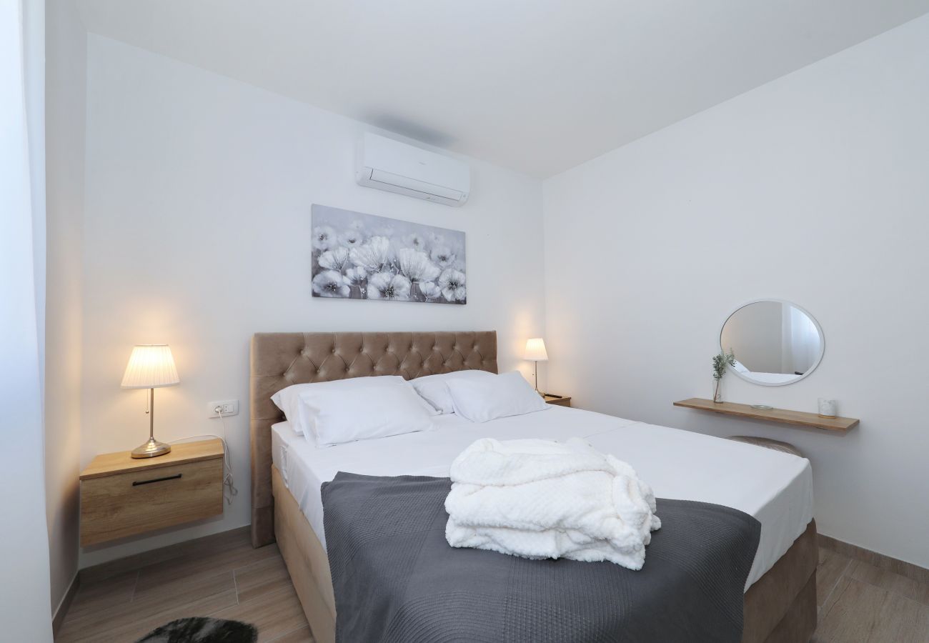 House in Vir - Jandro, Modernes Ferienhaus für Familie mit Pool