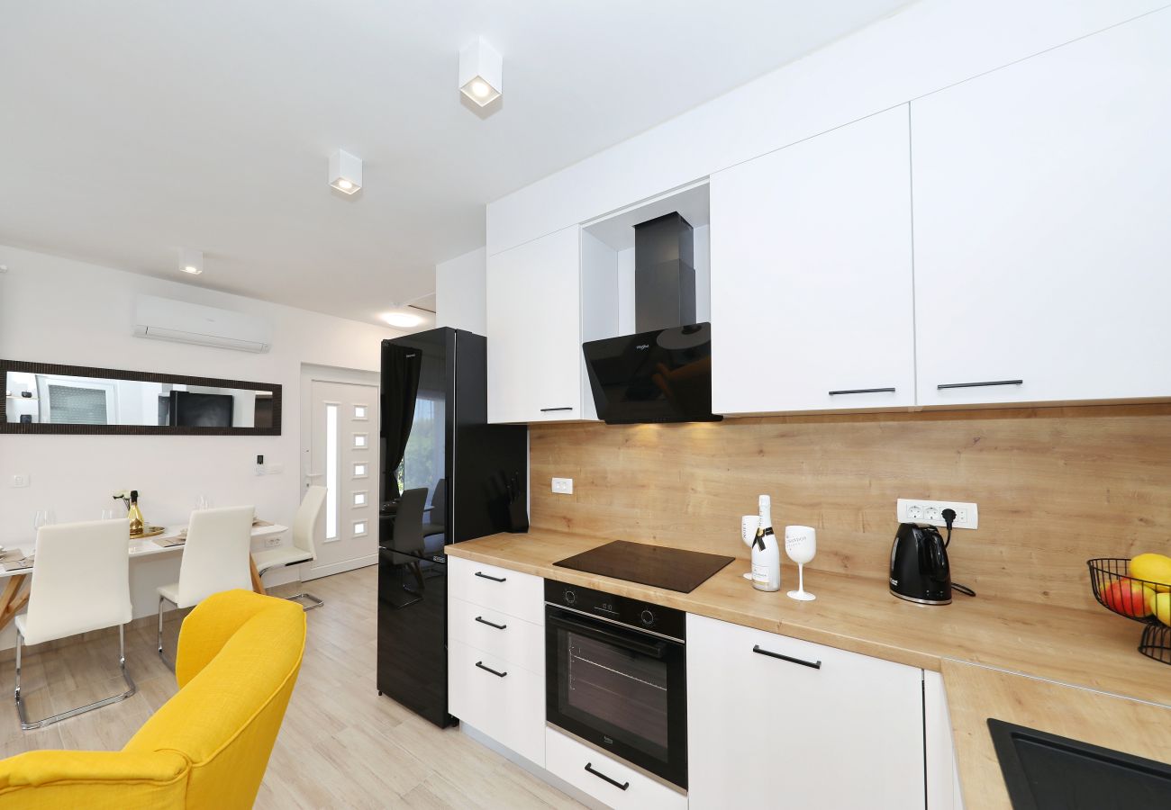 House in Vir - Jandro, Modernes Ferienhaus für Familie mit Pool