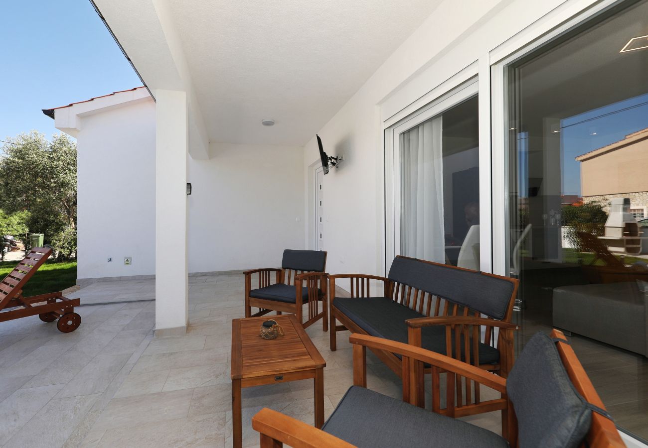 House in Vir - Jandro, Modernes Ferienhaus für Familie mit Pool