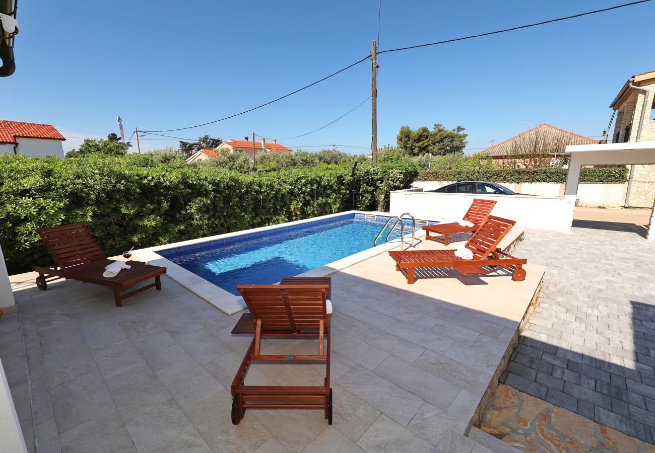 House in Vir - Jandro, Modernes Ferienhaus für Familie mit Pool