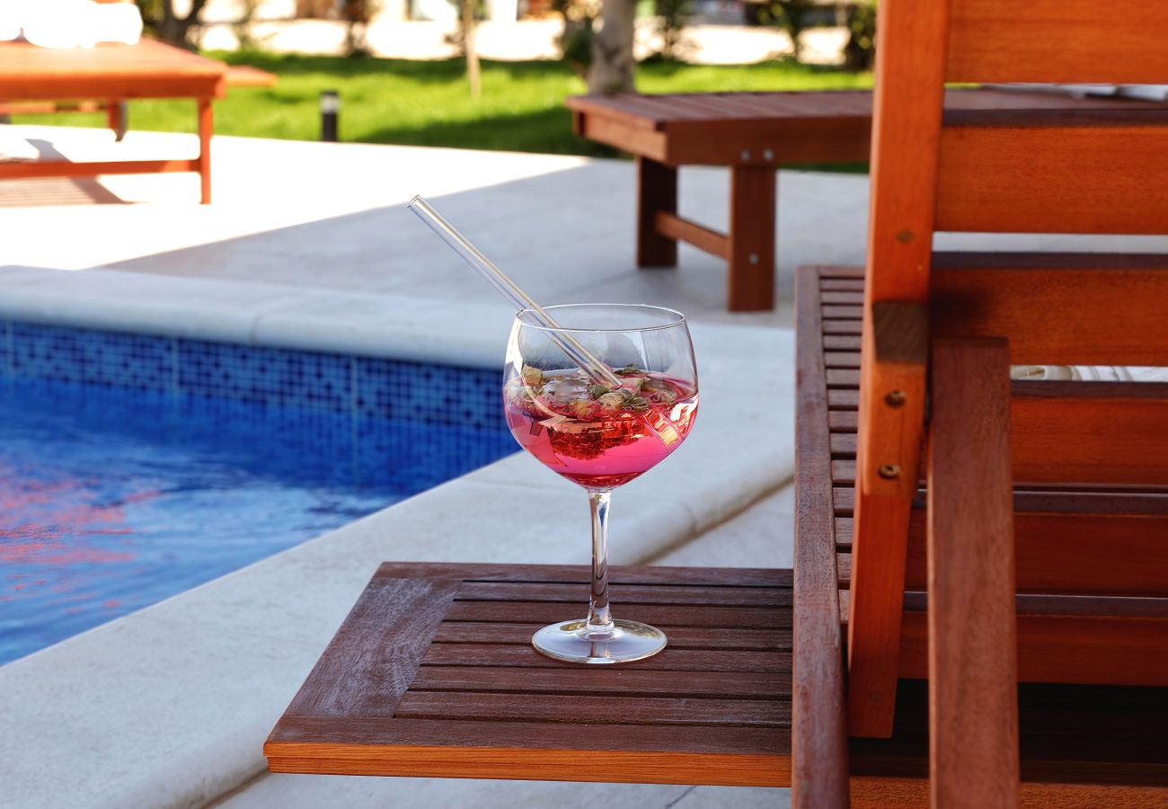 House in Vir - Jandro, Modernes Ferienhaus für Familie mit Pool