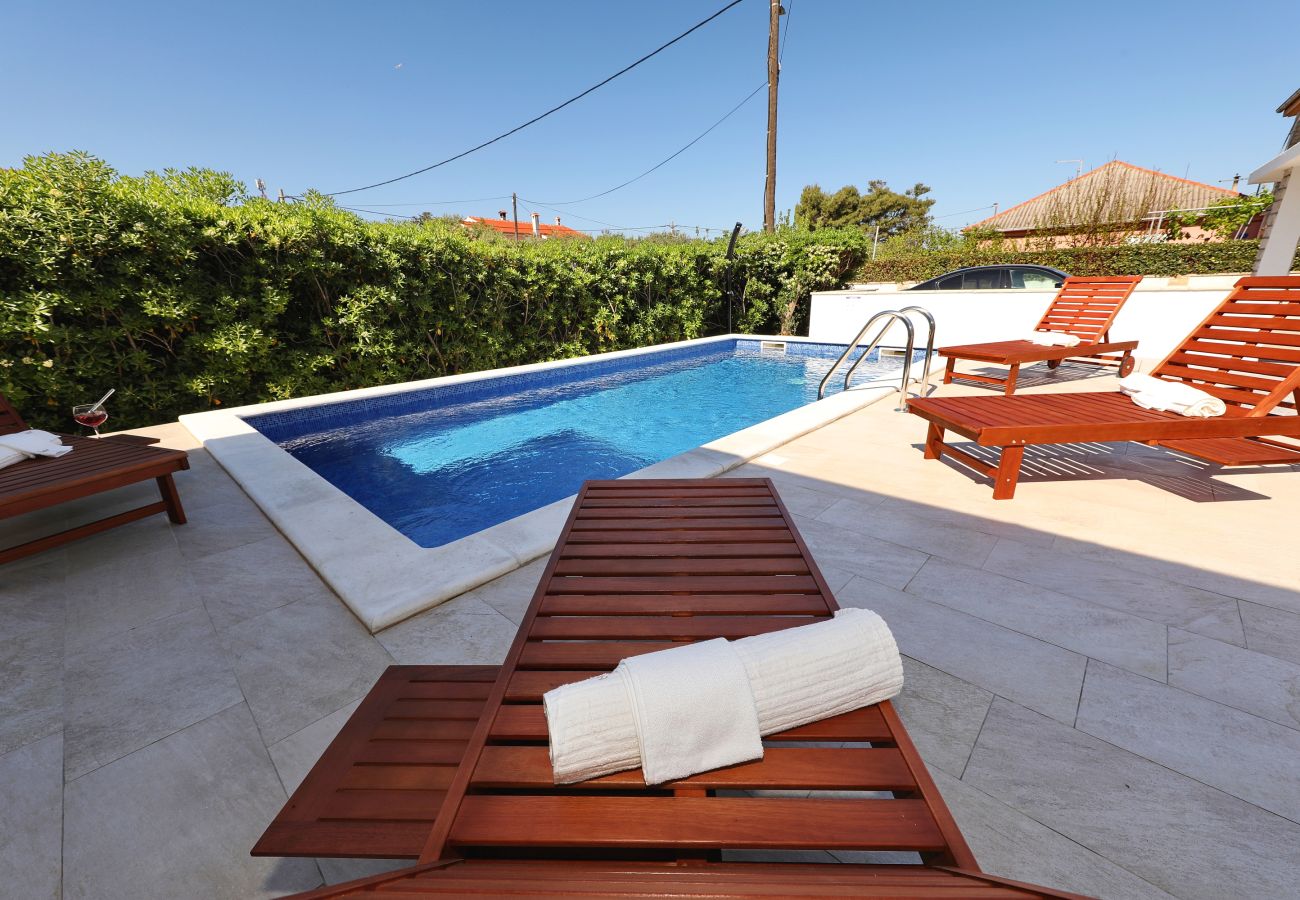 House in Vir - Jandro, Modernes Ferienhaus für Familie mit Pool