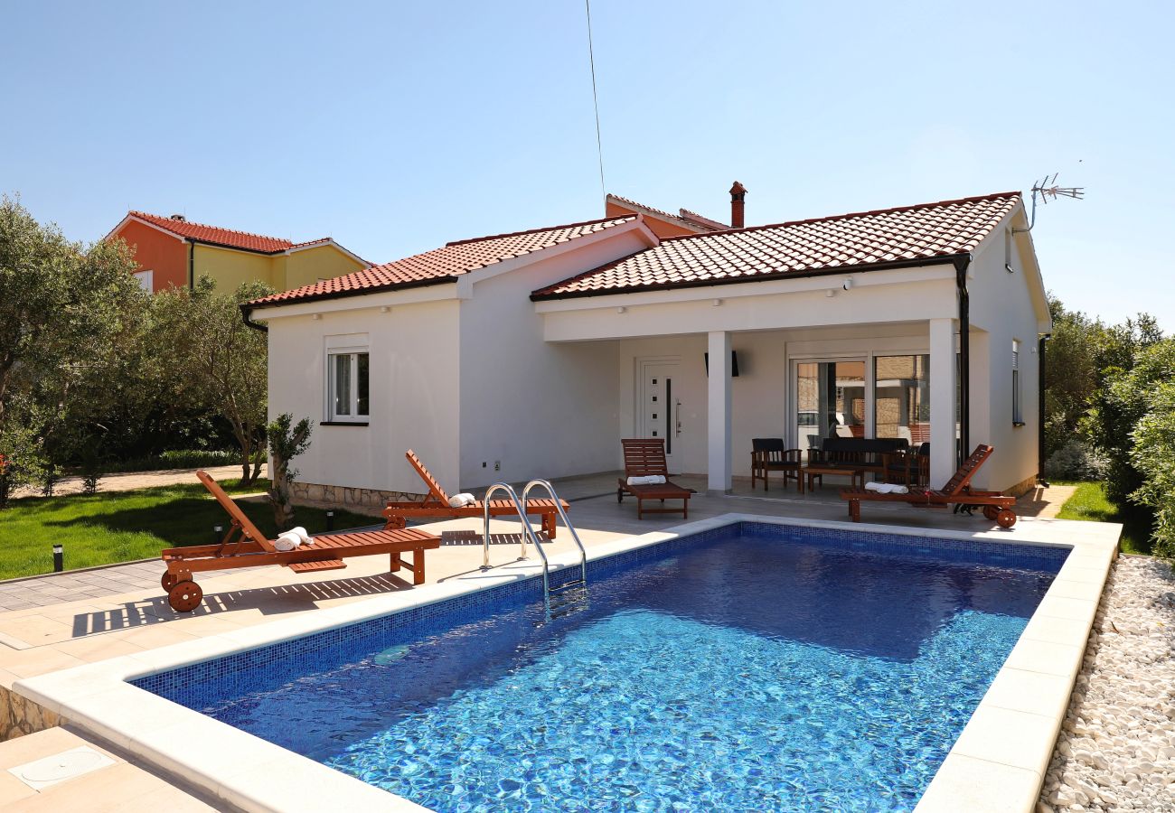 House in Vir - Jandro, Modernes Ferienhaus für Familie mit Pool