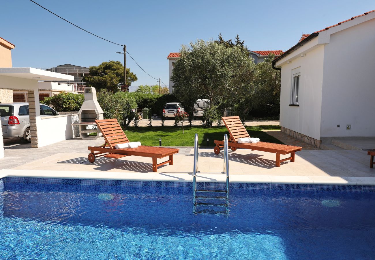 House in Vir - Jandro, Modernes Ferienhaus für Familie mit Pool