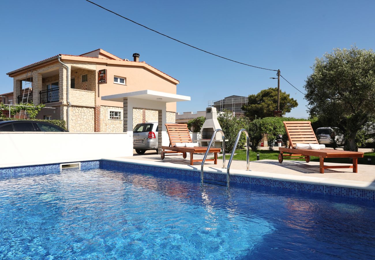 House in Vir - Jandro, Modernes Ferienhaus für Familie mit Pool