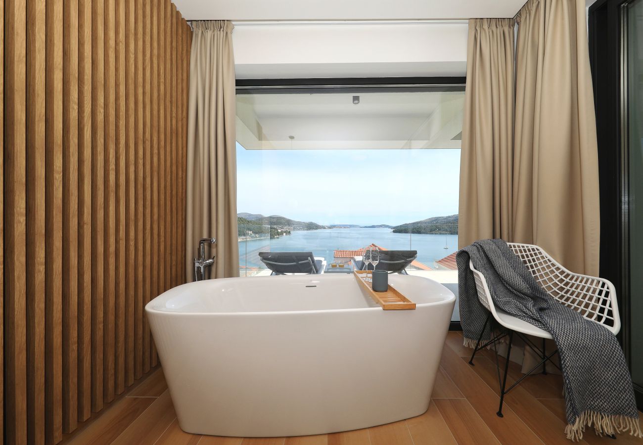 Apartment in Marina - Mentis, Luxuriöse Fewo mit Pool & Panoramablick