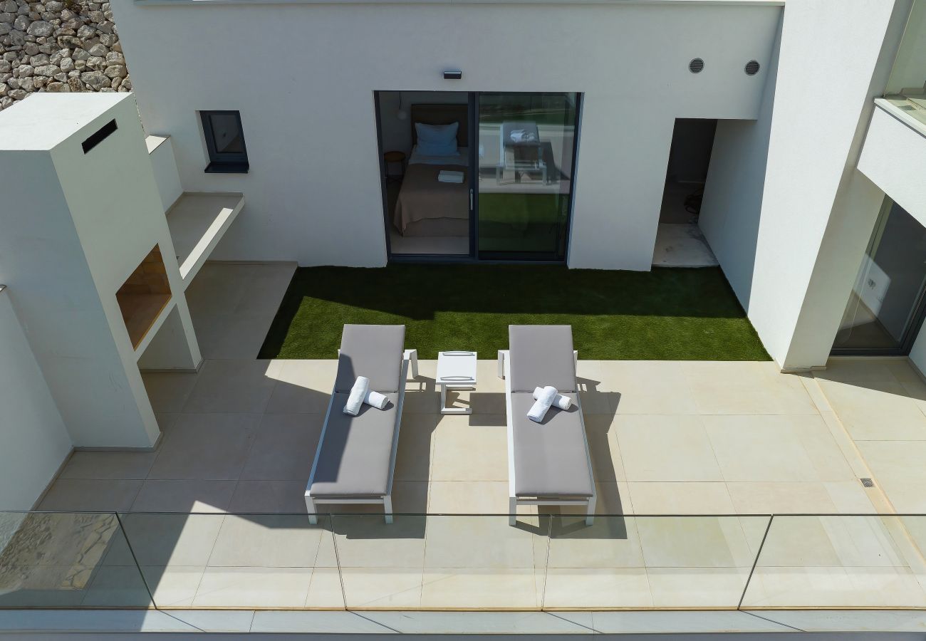 Apartment in Marina - Mentis, Luxuriöse Fewo mit Pool & Panoramablick