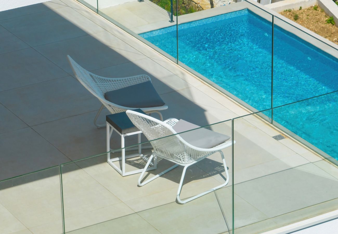 Apartment in Marina - Mentis, Luxuriöse Fewo mit Pool & Panoramablick