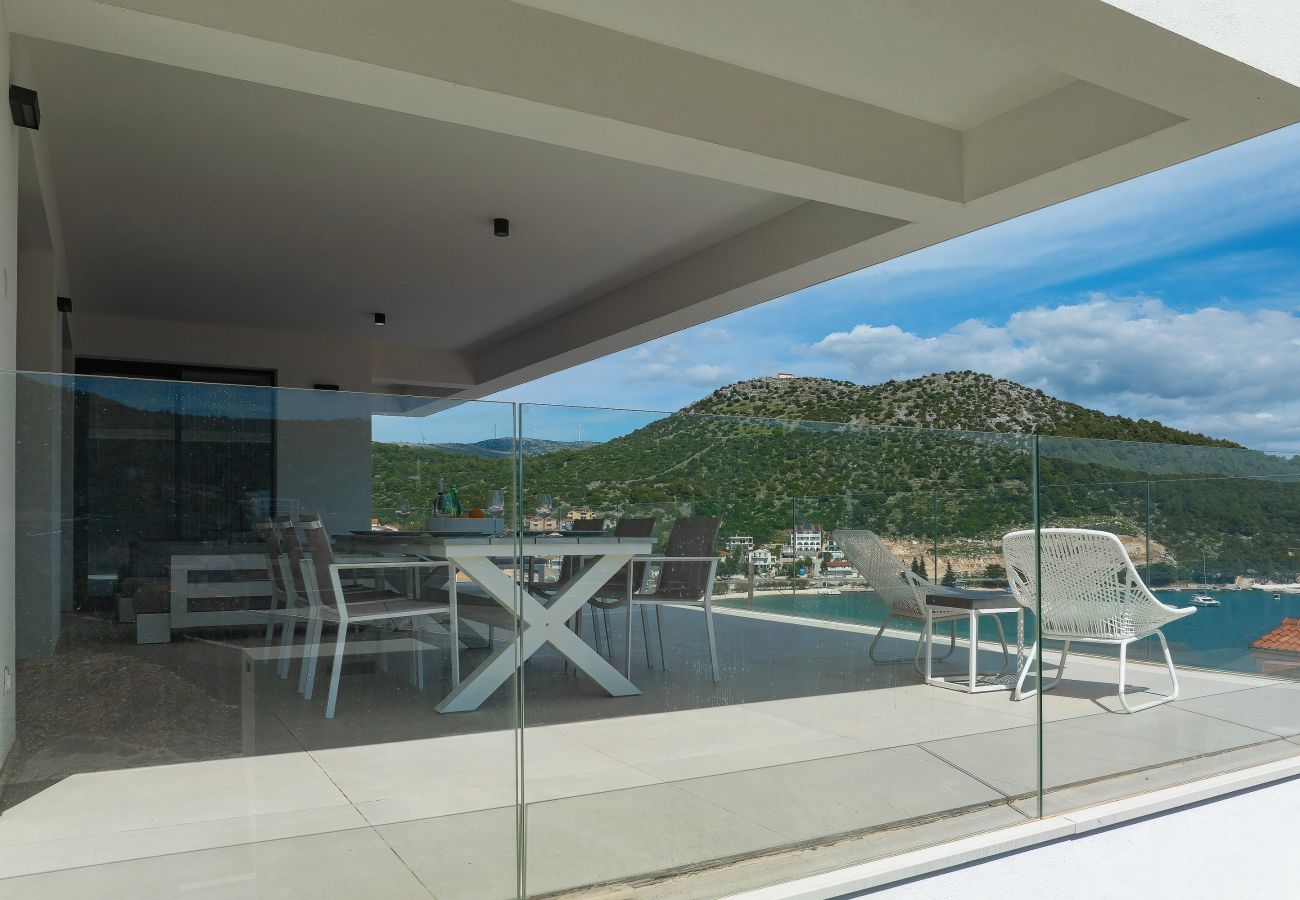 Apartment in Marina - Mentis, Luxuriöse Fewo mit Pool & Panoramablick