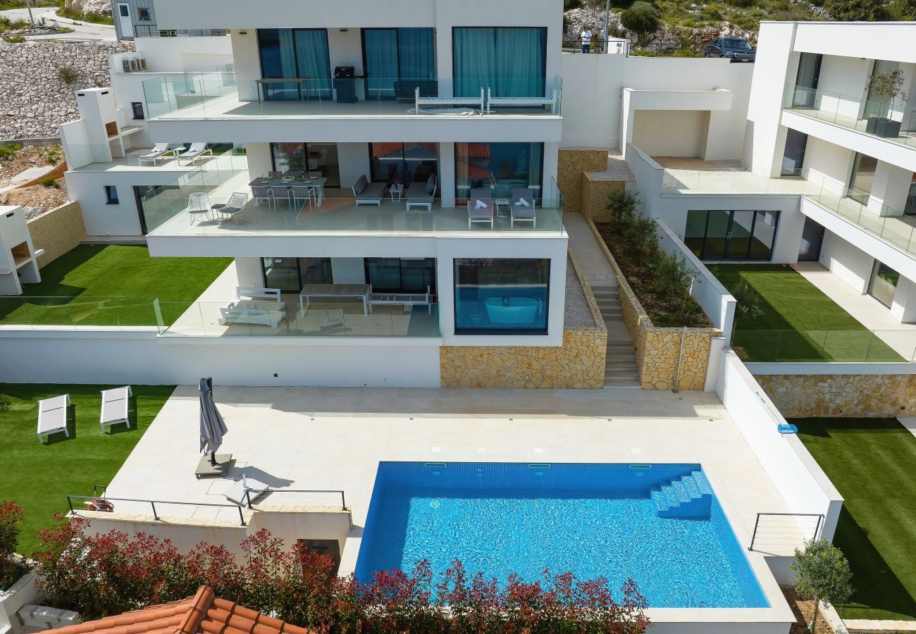 Apartment in Marina - Mentis, Luxuriöse Fewo mit Pool & Panoramablick