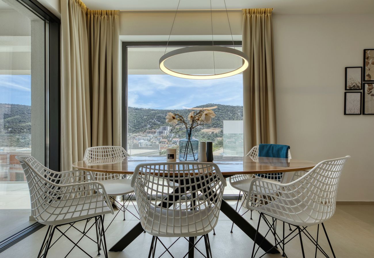 Apartment in Marina - Mentis, Luxuriöse Fewo mit Pool & Panoramablick