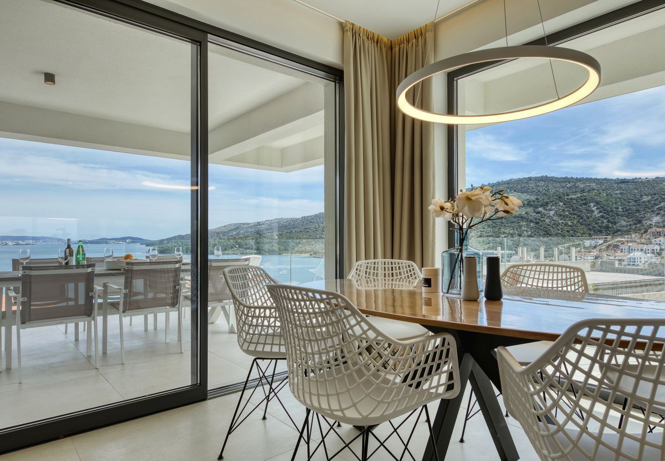 Apartment in Marina - Mentis, Luxuriöse Fewo mit Pool & Panoramablick