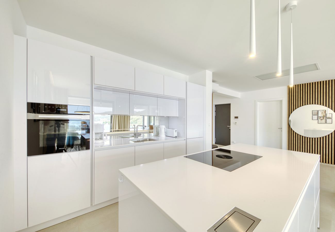 Apartment in Marina - Mentis, Luxuriöse Fewo mit Pool & Panoramablick