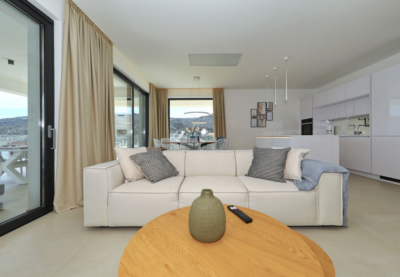 Apartment in Marina - Mentis, Luxuriöse Fewo mit Pool & Panoramablick