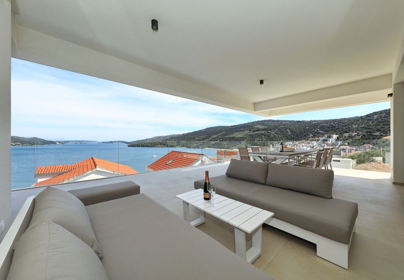 Apartment in Marina - Mentis, Luxuriöse Fewo mit Pool & Panoramablick