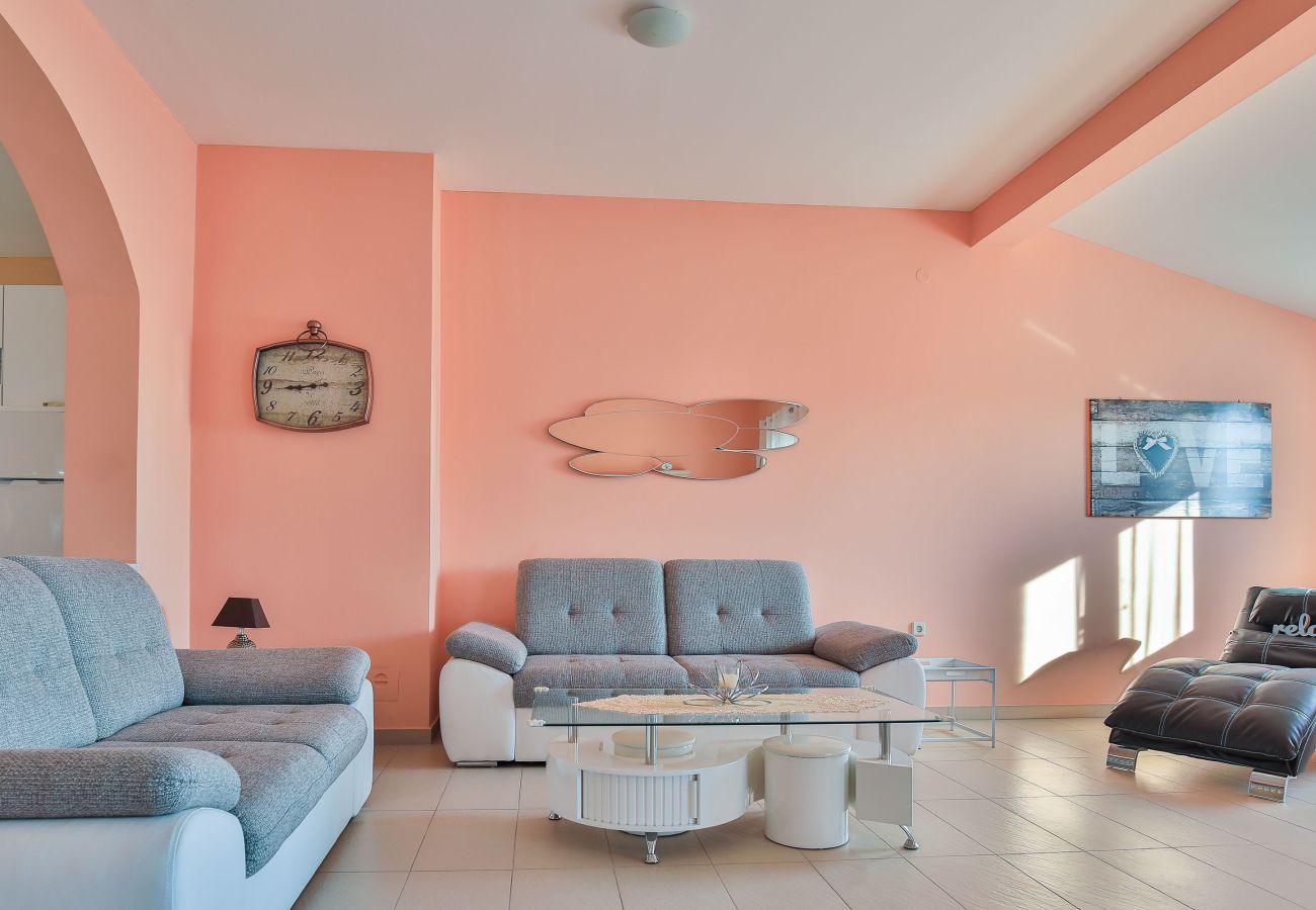 Apartment in Zadar - Marinko, No. 4, Geräumige Ferienwohnung mit Pool