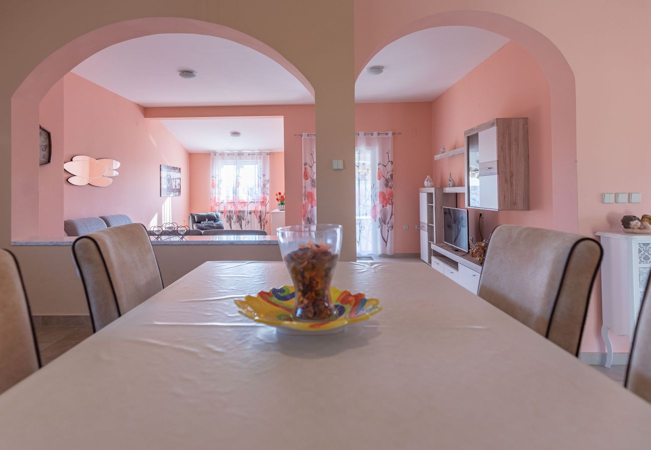 Apartment in Zadar - Marinko, No. 4, Geräumige Ferienwohnung mit Pool