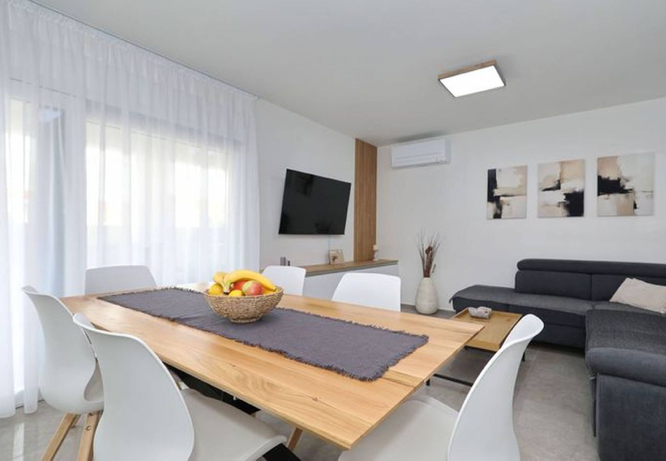 Apartment in Vir - Cicak, No.1