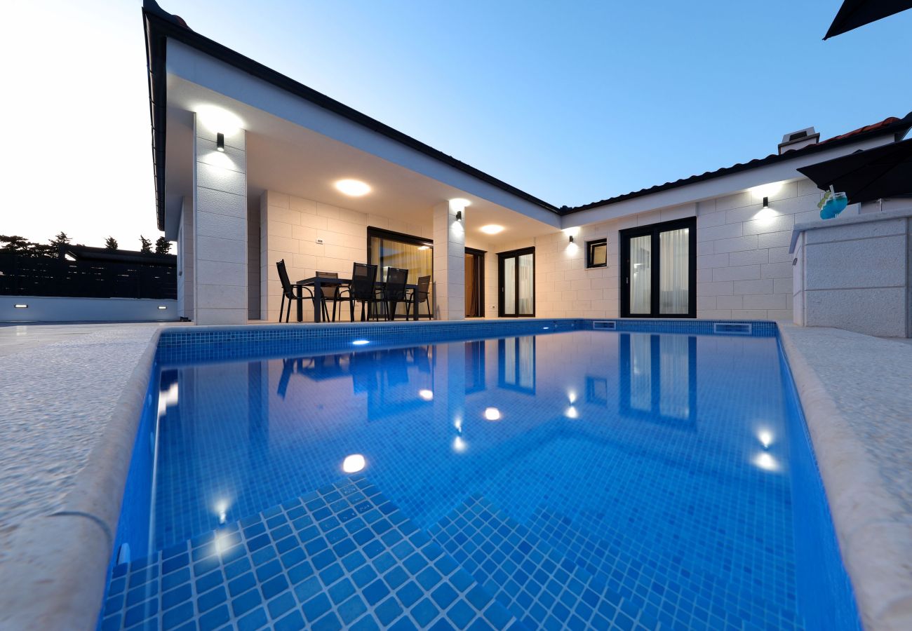 Villa in Vir - Mariva