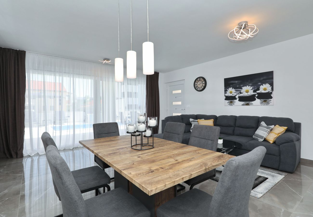 Villa in Vir - Mariva