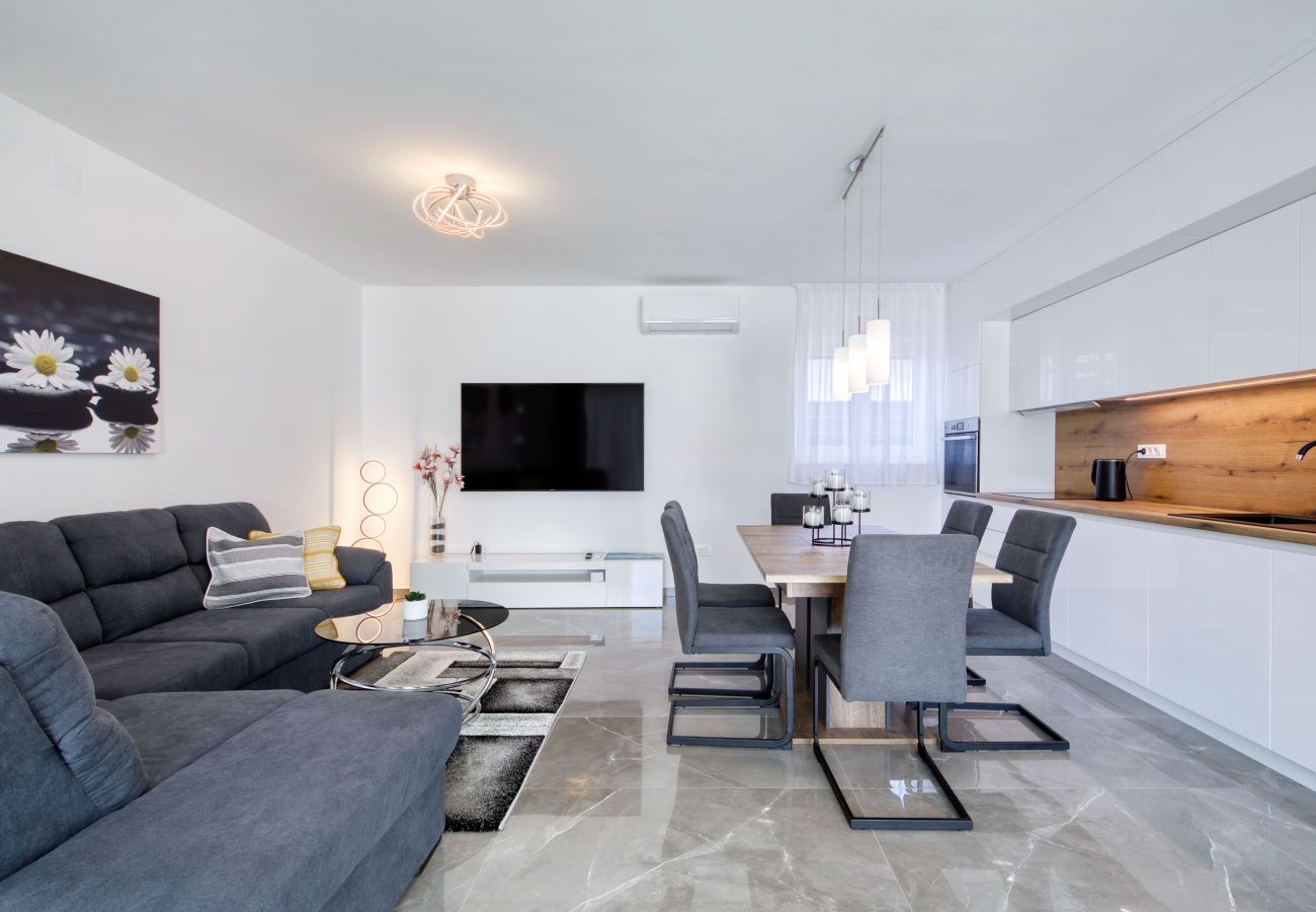 Villa in Vir - Mariva