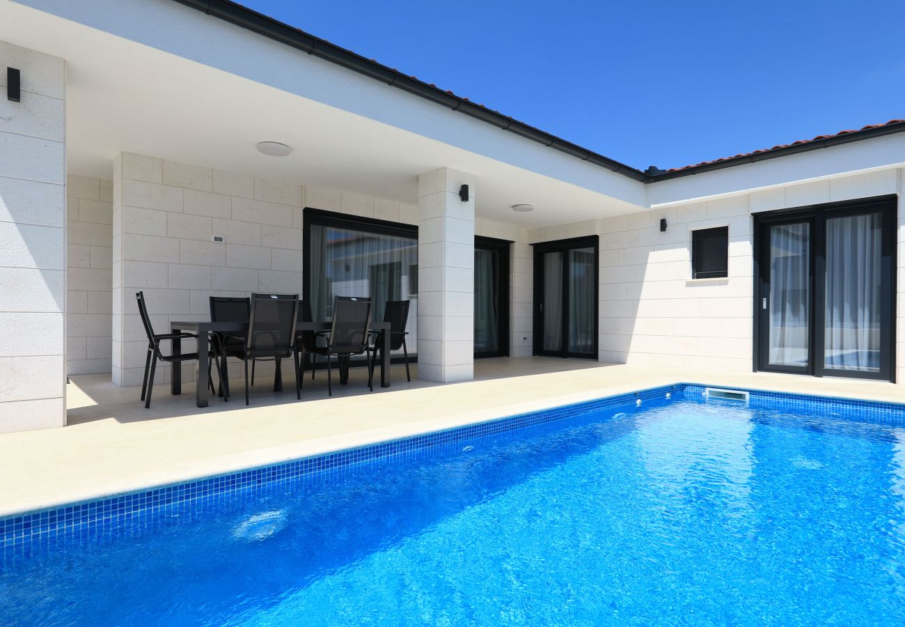 Villa in Vir - Mariva