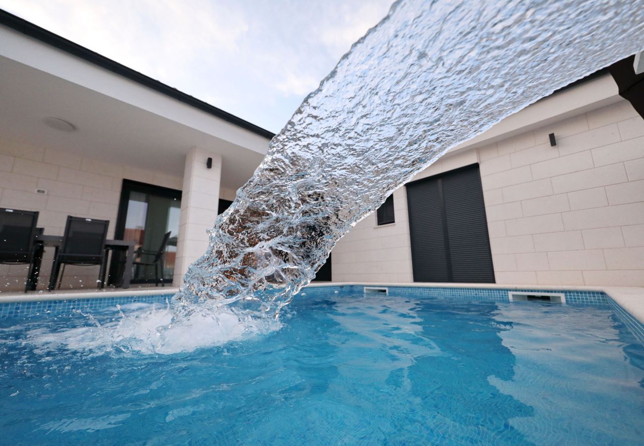 Villa in Vir - Mariva