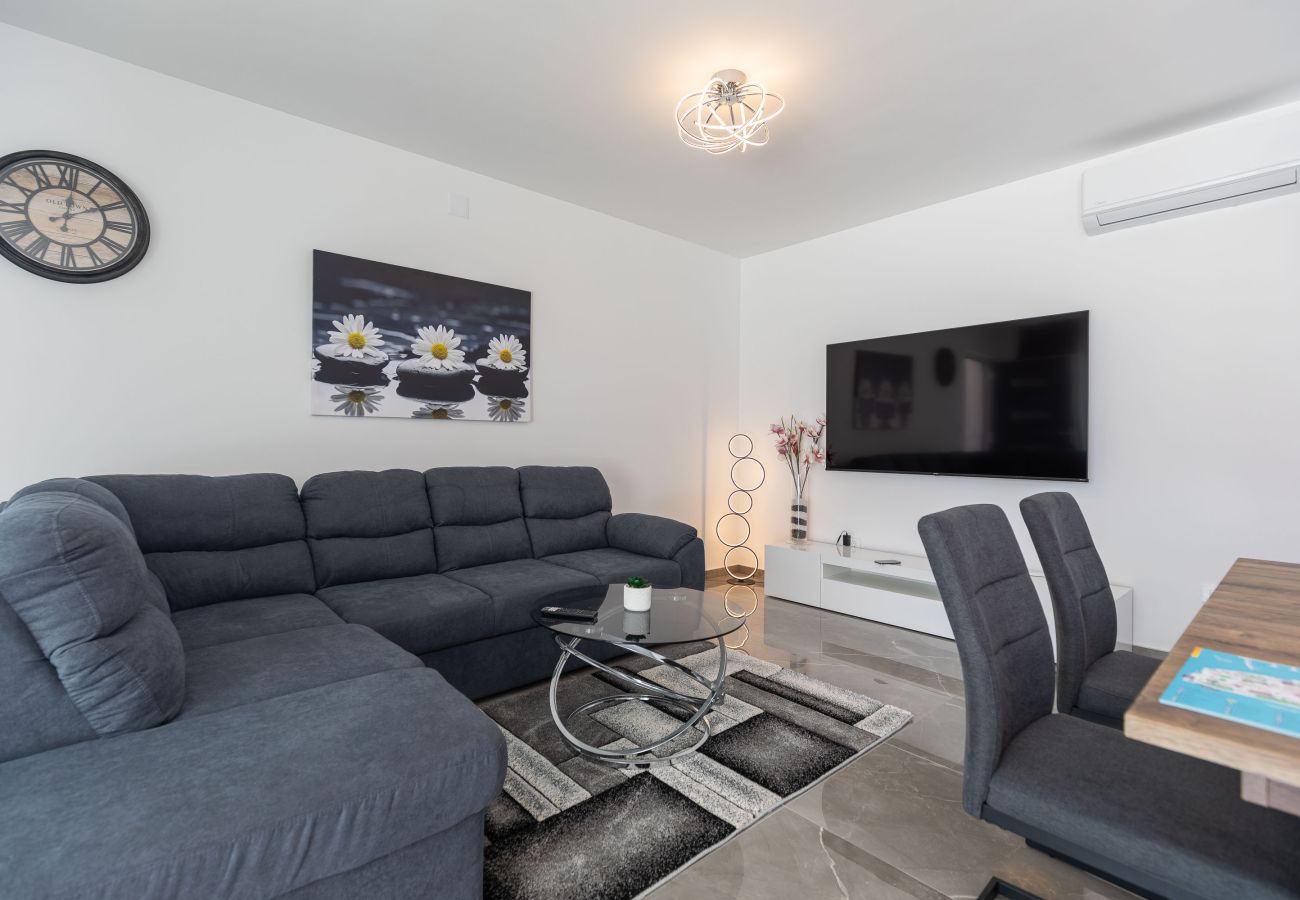 Villa in Vir - Mariva