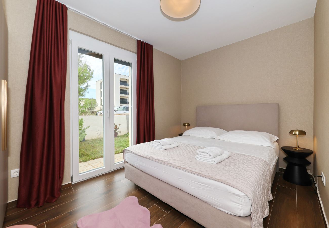 Villa in Rovanjska - Wave of love mit Pool ,strandnah