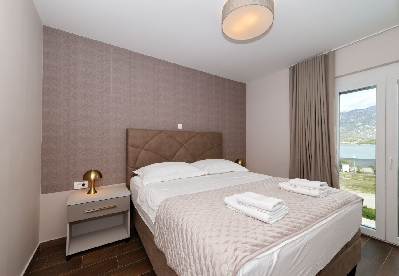 Villa in Rovanjska - Wave of love mit Pool ,strandnah