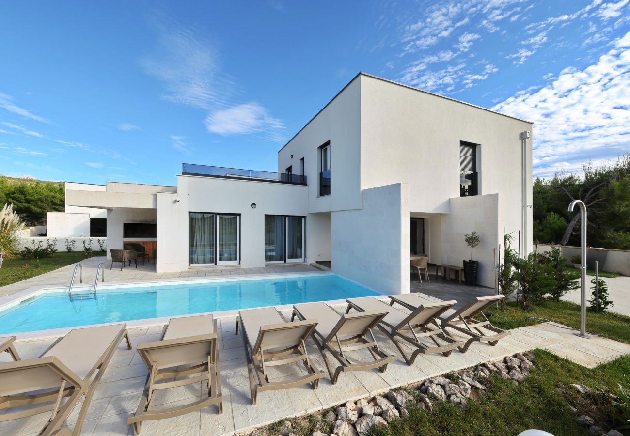 Villa in Rovanjska - Wave of love mit Pool ,strandnah