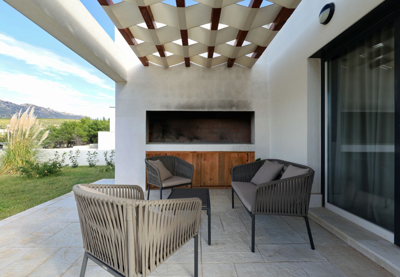 Villa in Rovanjska - Wave of love mit Pool ,strandnah